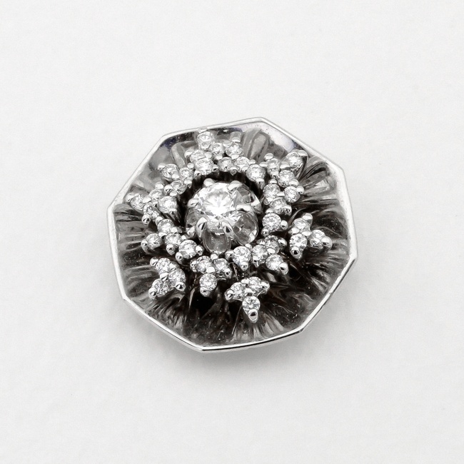 Круглая подвеска в виде цветка с бриллиантами РО01279, Белый