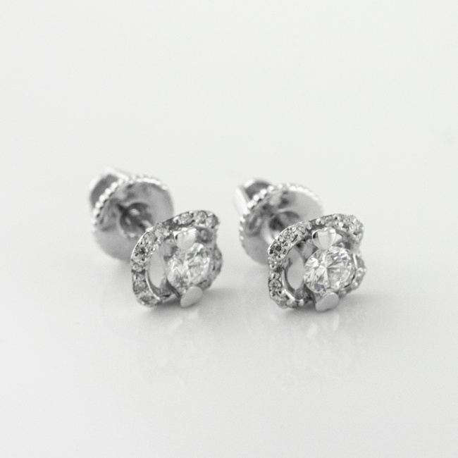 Золоті сережки-гвоздики з діамантами ЕО11900