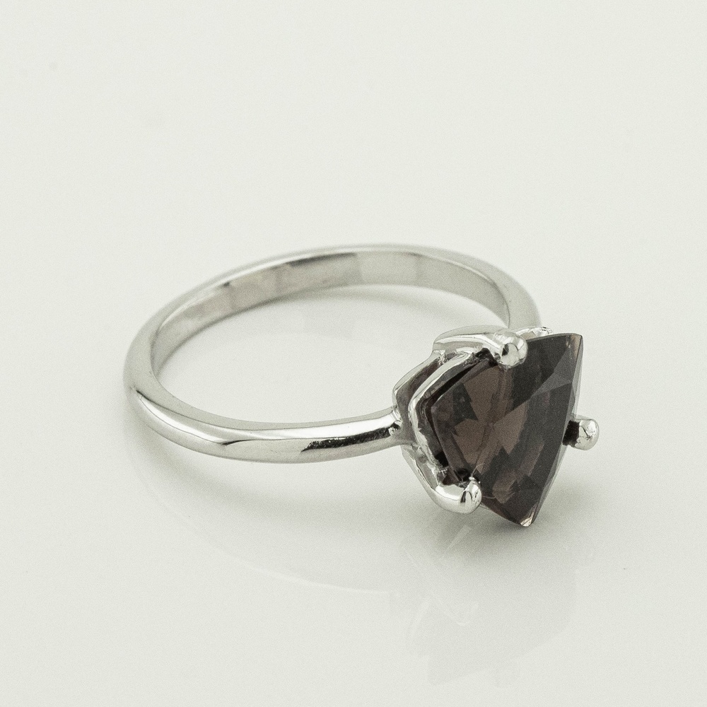 Серебряное кольцо Триллион с дымчатым кварцем 3101993-4sq, 16,5 размер