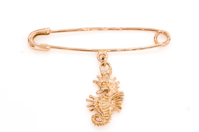 Золота шпилька з підвіскою "Морський коник" 18008а-м