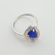 Серебряное кольцо с синим фианитом с золотыми накладками к725ф, 17 размер