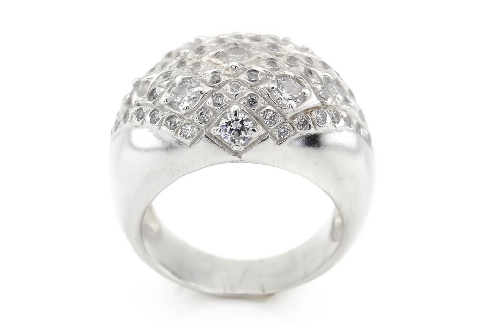 Срібне широке округле кільце перстень з візерунком з фіанітів СК11089, 17,5 розмір, 17-5, Білий