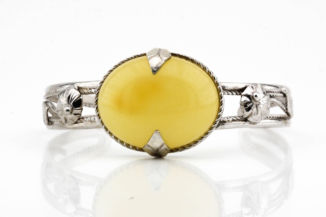 Тонкий жесткий браслет с желтым янтарем овал 15198, Желтый