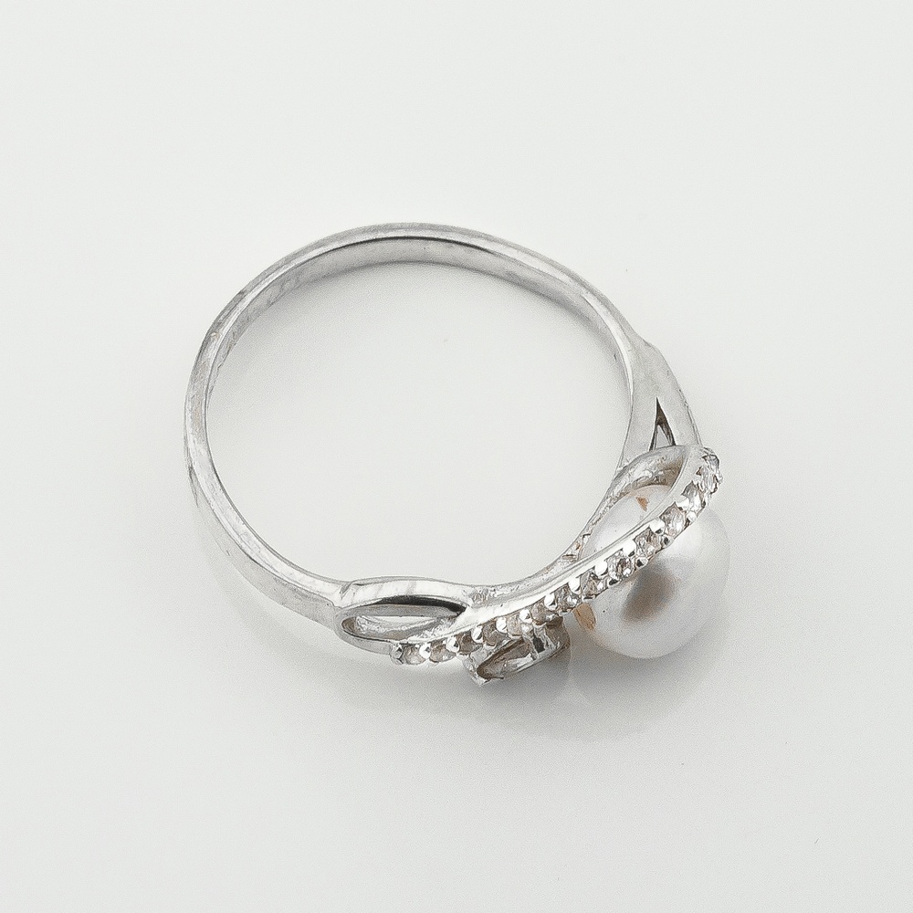 Серебряное кольцо с жемчугом и фианитами с золотыми накладками к750ж, 17,5 размер