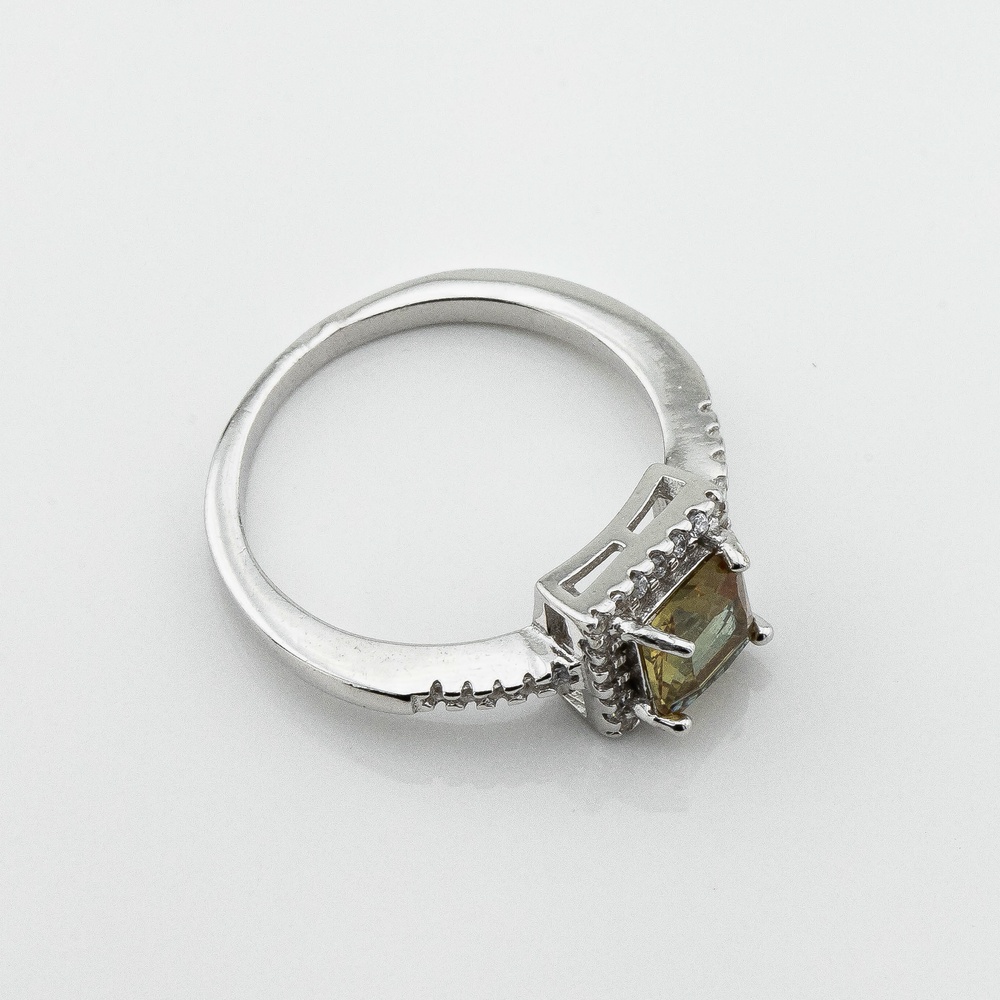 Серебряное кольцо Квадрат с султанитом и фианитами 3101990, 17,5 размер