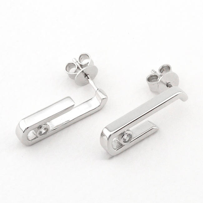 Срібні сережки-пусети гвоздики в формі англійською літери "G" з фіанітами C121154, Білий