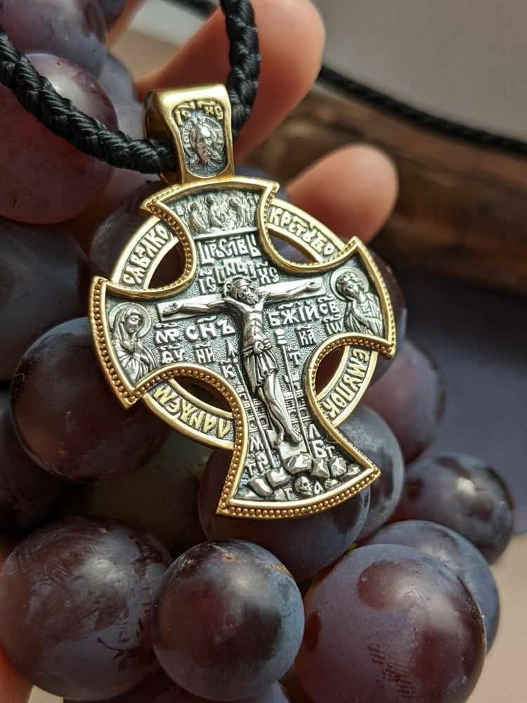 Срібний хрест натільний з молитвою "Хресту Твоєму поклоняємось, Владико..." з чорнінням та позолотою ксп006-DR