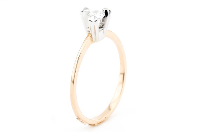 Классическое Золотое кольцо с выступающим камнем с фианитом 11050-1, 17 размер
