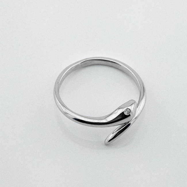 Серебряное кольцо Змейка с фианитами 3101967, 16 размер