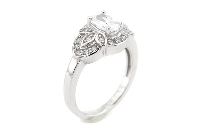 Серебряное кольцо классическое с белыми фианитами СК11107, 17 размер, 17, Белый