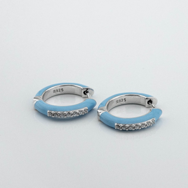 Серебряные серьги-колечки с голубой эмалью и фианитами 3202073