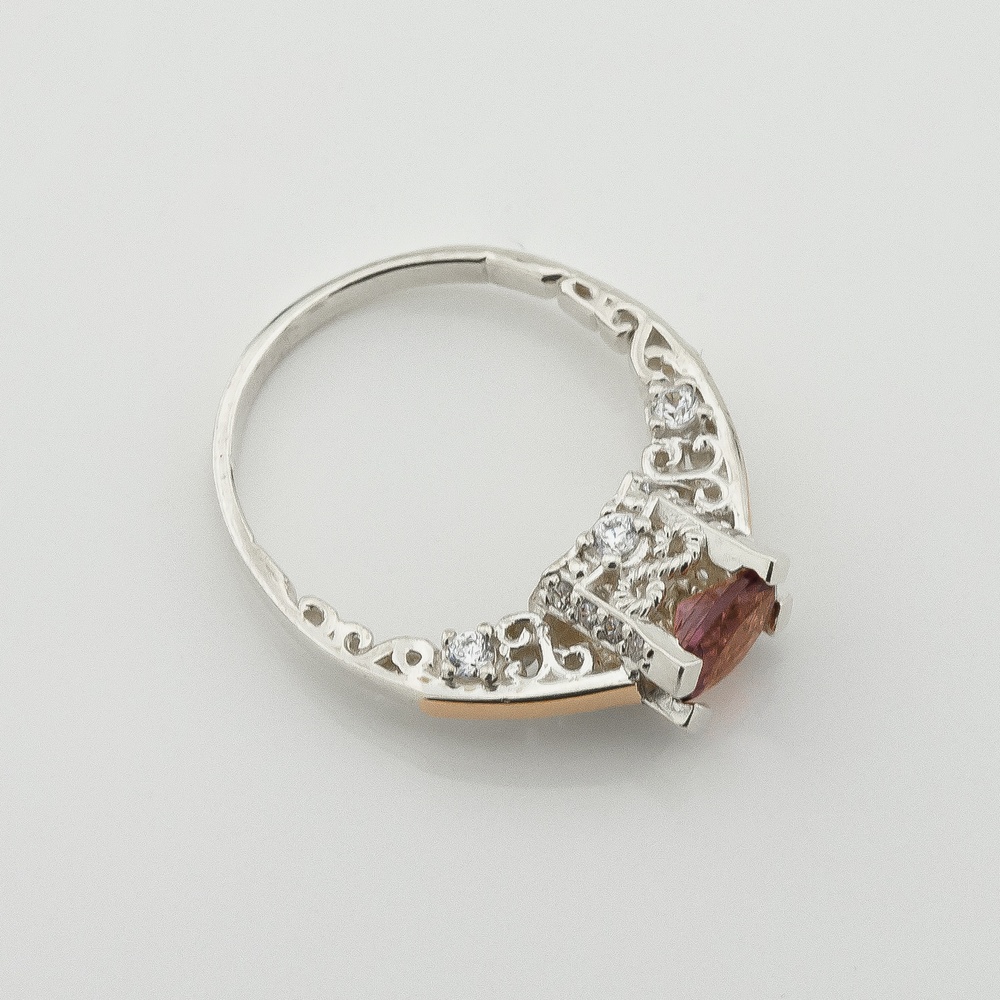 Серебряное кольцо с розовым фианитом с золотыми накладками к726ф-1, 16,5 размер