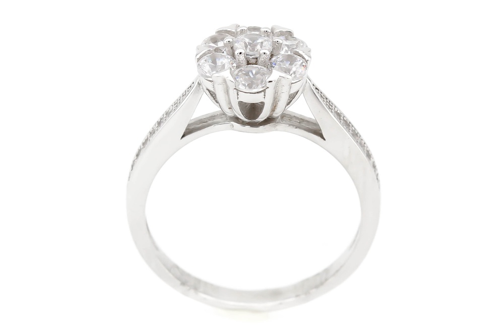 Выступающее серебряное кольцо с фианитам по форме цветка классика СК11086, 16,5 размер, 16-5, Белый