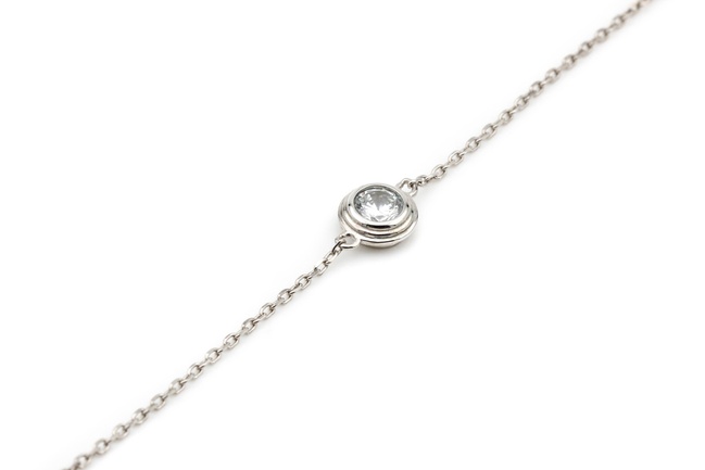 Серебряный браслет-цепочка с одним камнем фианитом СВ15023