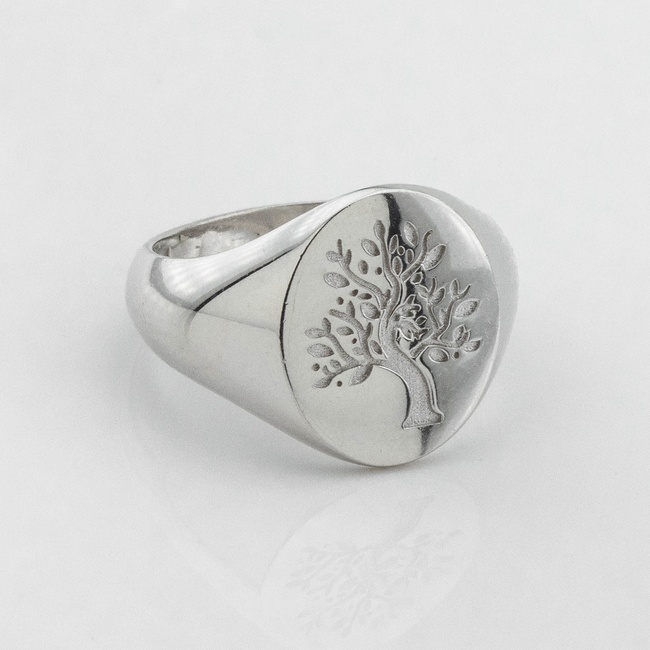 Серебряное кольцо-печатка Дерево жизни без камней K111712, 17,5 размер