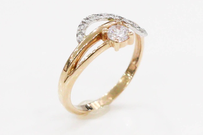 Золотое кольцо с фианитами в классическом стиле КК11055, 17 размер