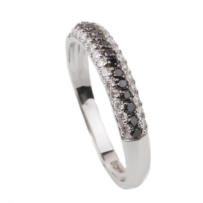 Золотое кольцо дорожкой белое с черными и белыми бриллиантами RO06558, 17,5 размер