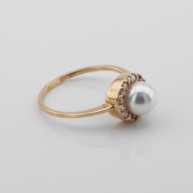 Золотое кольцо Кружок с жемчугом и фианитами 11907, 16 размер