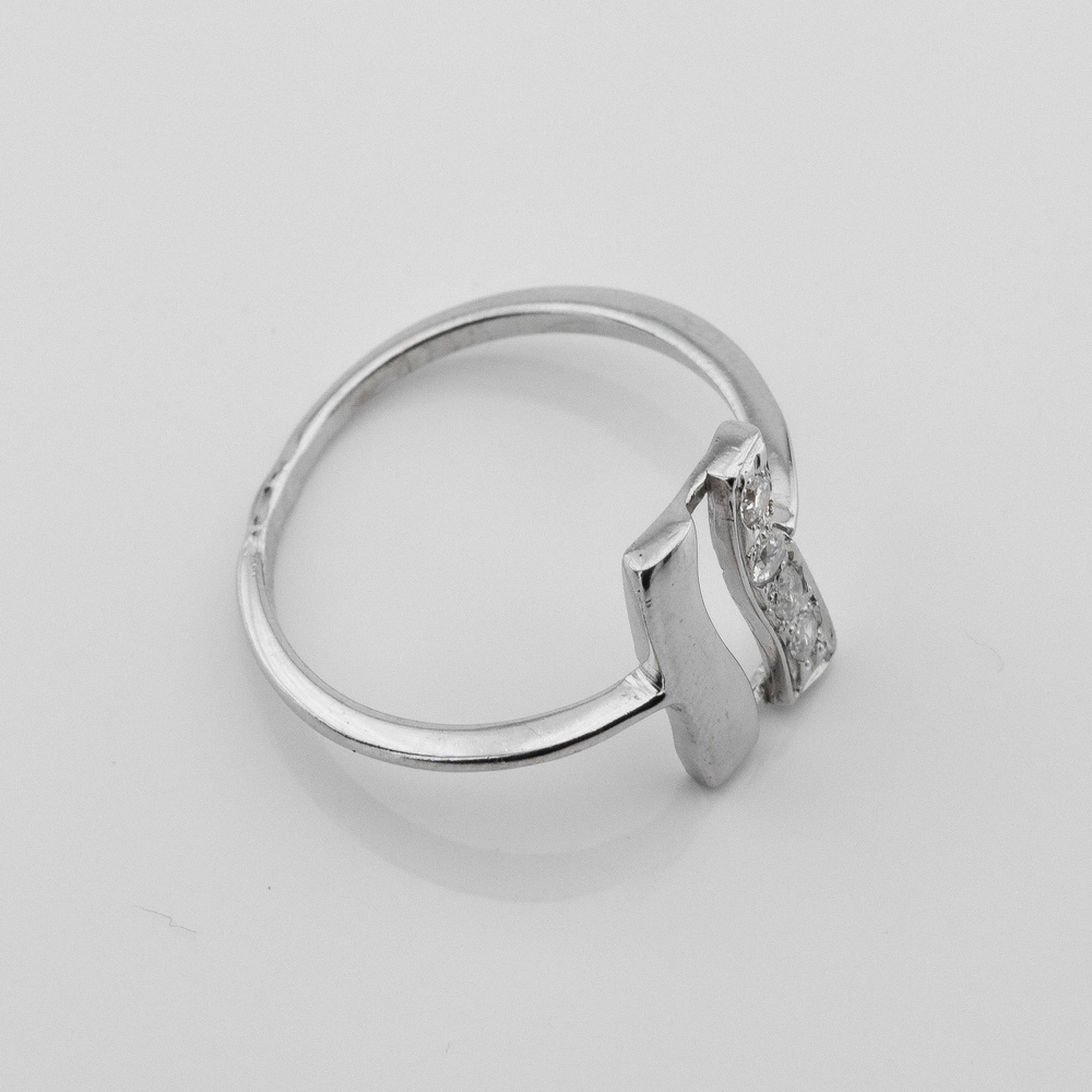 Серебряное кольцо Прямоугольник с белыми фианитами 11401-4, 17,5 размер
