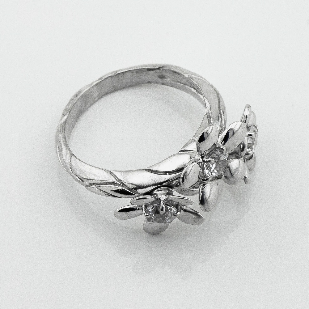 Серебряное кольцо Цветы с фианитом 11463, 16 размер