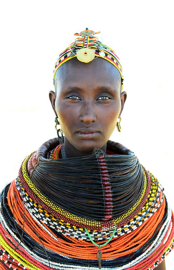 Фото этнического образа с серьгами кольцами из серебра